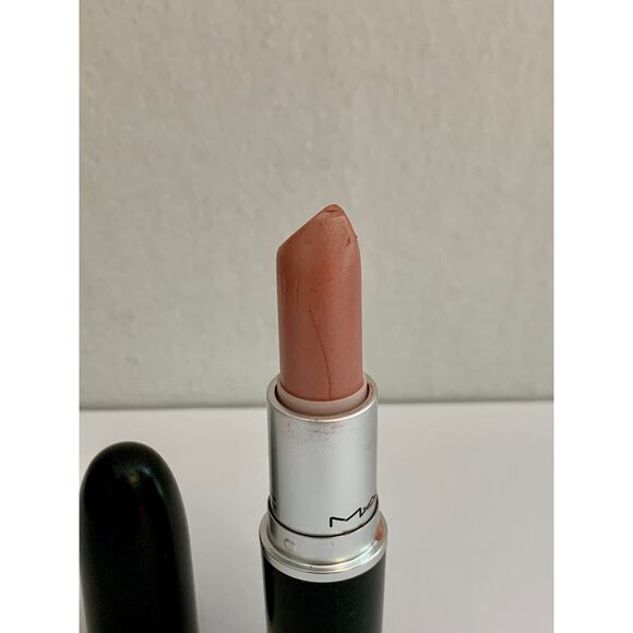 Mac Politely Pink Lustre Lipstick Pink RARE New 517 Damaged Tip - Picture 10 of 10
